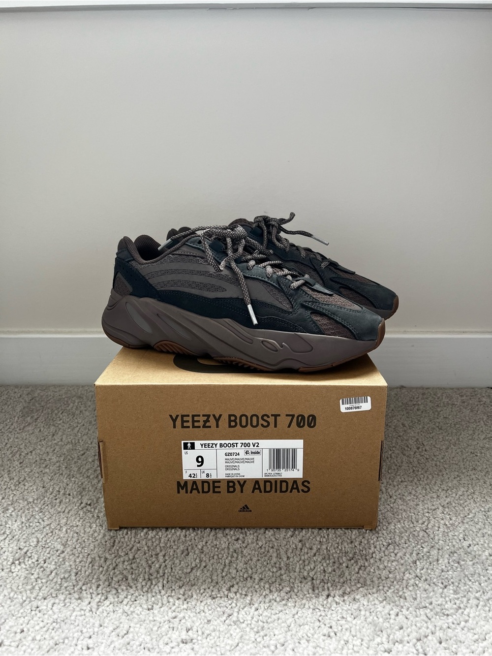 Adidas Yeezy Boost 700 V2